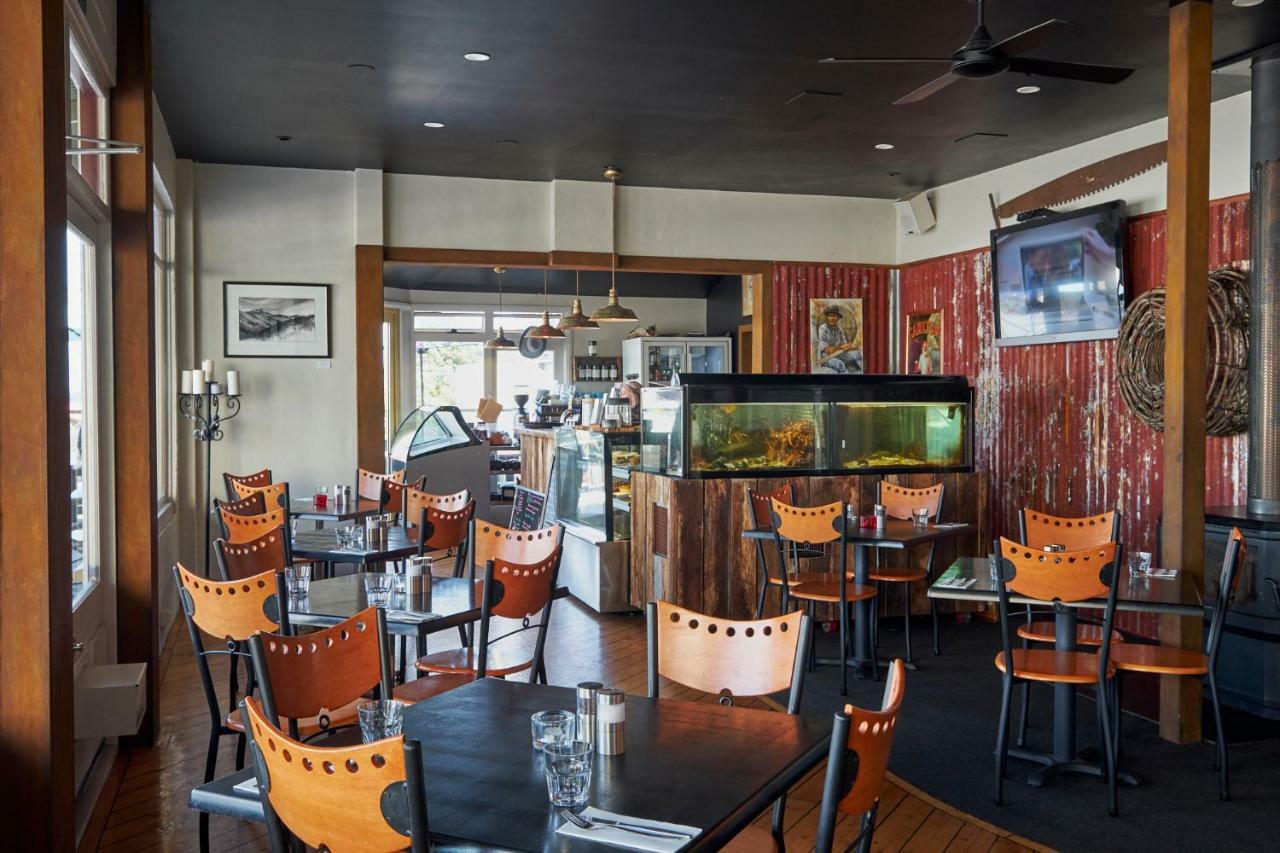 Bushman'S At Strahanアパートホテル エクステリア 写真